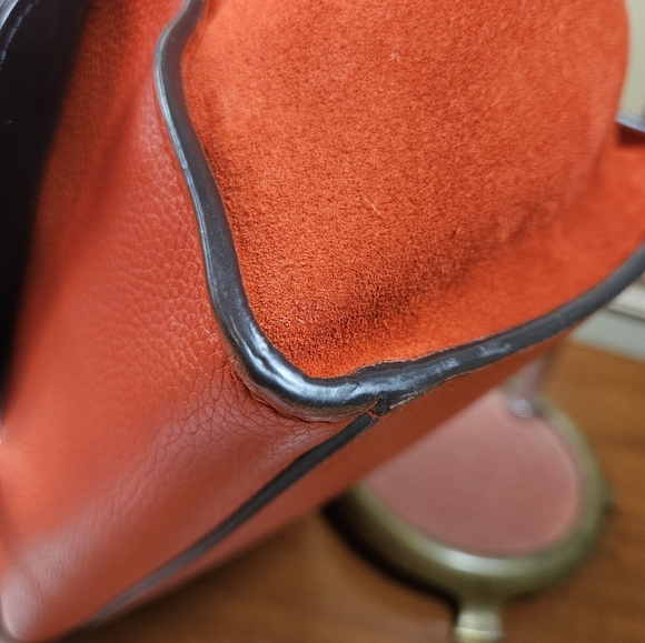 Auth Celine Medium Calfskin Trapeze Shoulder Handbag - Picture 10 of 16